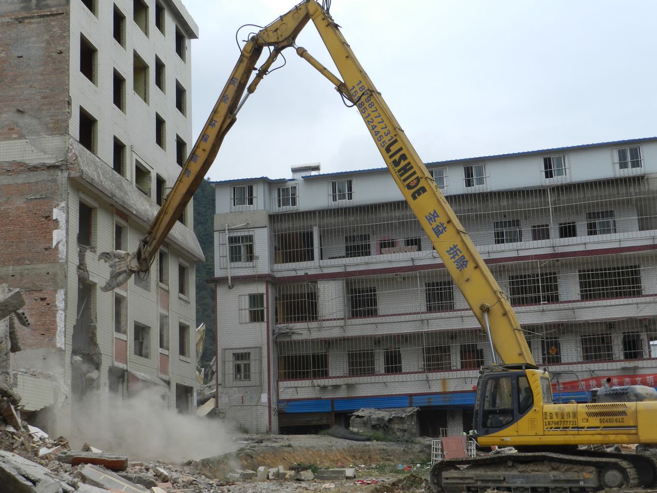 挖掘機(jī)拆樓臂、拆樓臂、加長(zhǎng)臂、挖掘機(jī)拆樓臂廠家